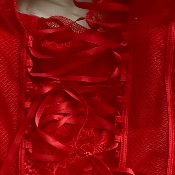 ** Victoria’s Secret ** Elegant Red Lace Lingerie Set adjustable with garter - M - Picture 10 of 13